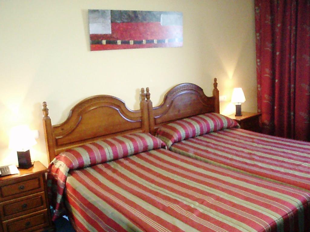 Hotel Topacio Valladolid Zimmer foto